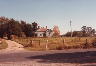 Photograph - View of Herb and Alma Beavis house, on West side of Yarra Rd 1984