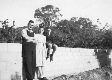 Photograph - Ken Beavis, Diane and Graeme, at house 77 Yarra Road