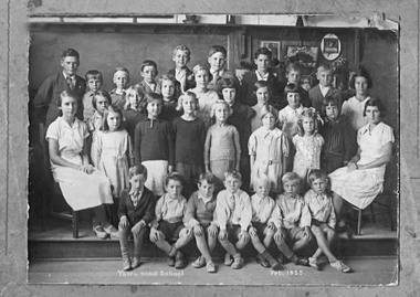 Photograph - Yarra Rd Primary School, 1935 photo of students and staff