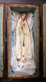 Cased statue, Marian statue & travelling case