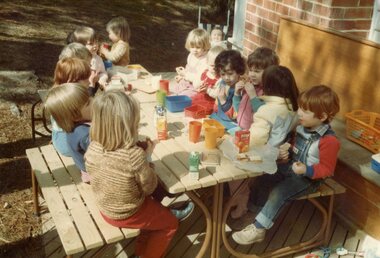 Photograph, Park Orchards Community Centre & Learning Centre Playgroup 1984, children having lunch at table
