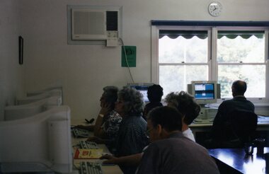 Photograph, Computer class at Park Orchards Community Centre, Unknown year