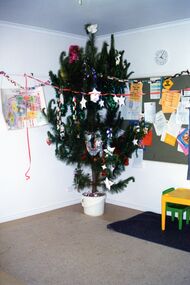 Photograph, Christmas tree at Park Orchards Community Centre, Unknown date