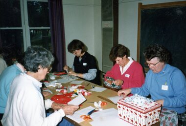Photograph, Ladies making Christmas decorations Park Orchards Community Centre, 1986