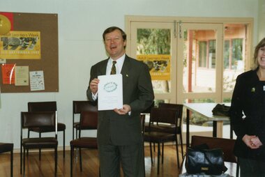 Photograph, Phil Honeywood at Park Orchards Community House, Unknown date