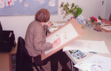 Photograph, Artist painting flowers at  Park Orchards Community Centre, Unknown date