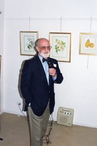 Photograph, Artist speaking at Park Orchards Community Centre, Unknown date