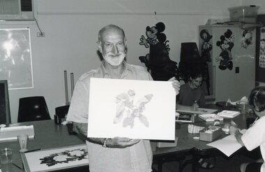 Photograph, Artist showing work at Park Orchards Community Centre, Unknown date