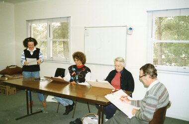 Photograph, Art class at Park Orchards Community Centre, Unknown date