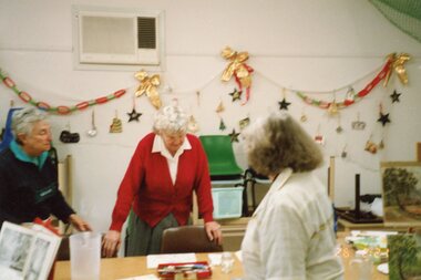 Photograph, Ladies doing craft at Park Orchards Community House, Unknown date