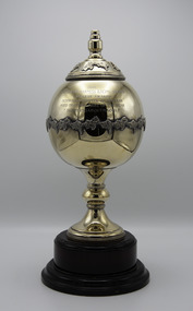 Memorabilia - Silver trophy, Sumthingaboutmaori, Australian Harness Racing Award 2004, Vancleve Awards Trophy