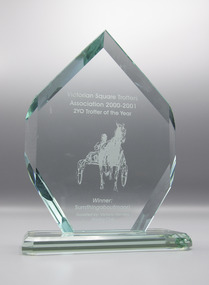 Memorabilia - Glass trophy, Sumthingaboutmaori, 2000-2001 Victorian Square Trotters Association 2yo Trotter of the Year
