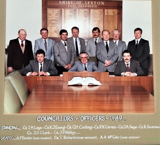 Photograph, Shire of Lexton Councillors and Officers, 1989