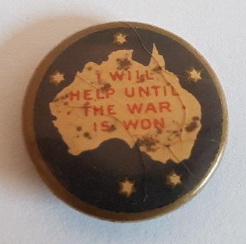Round badge with map of Australia, World War I.