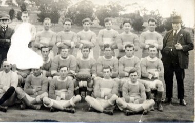 Photograph, Linton Football Team, Premiers 1922, 1922