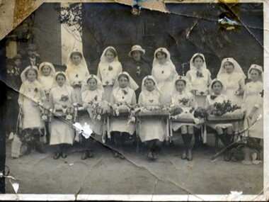 Photograph, School girls dressed as Red Cross nurses : Australia Day 1915