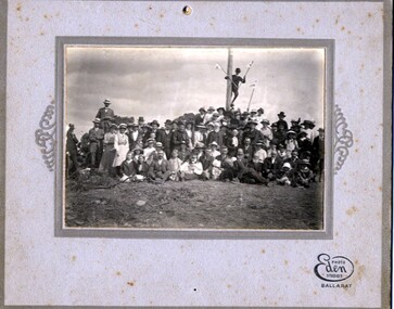 Photograph, Photo Eden Studios Ballarat, Group of Old Lintonians at Flagstaff Hill near Linton