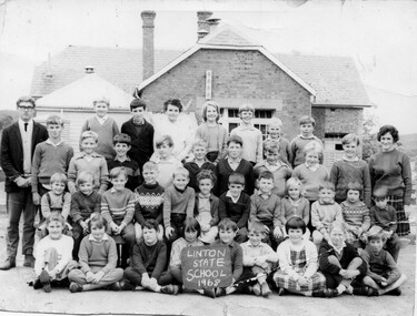 Photograph, Midway Photographic Studio, Linton State School photograph, 1968