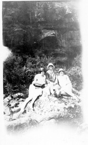 Photograph, Scotts, Sturt St, Ballarat, Unidentified ladies at Devil's Kitchen, 1920s