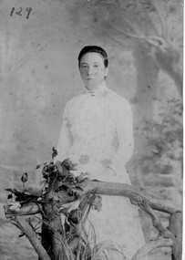 Photograph, The Queen Studio Ballarat, V R Chuck, Artist, Isabella Edwards  (afterwards Mrs Taylor)