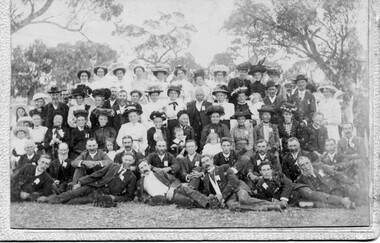 Photograph, Group of Old Lintonians at Flagstaff Hill