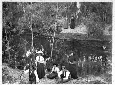 Photograph, Picnic on the Honeysuckle Creek, 1909, 1909