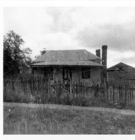 Photograph, Ching brothers' home