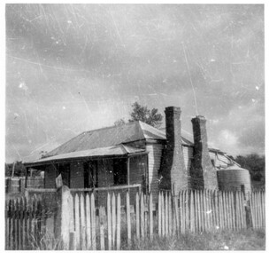 Photograph, Ching brothers' home