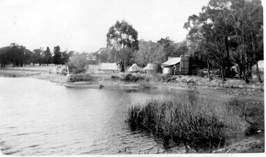 Photograph, Dredge hut, Granny's Paddock