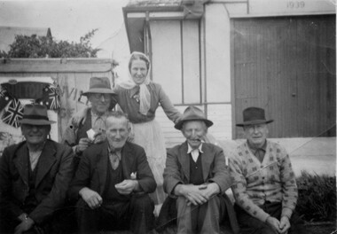 Photograph, Carrie Murrell and other Linton Identities, circa 1950