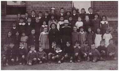 Photograph, Linton State School, younger pupils, 1921