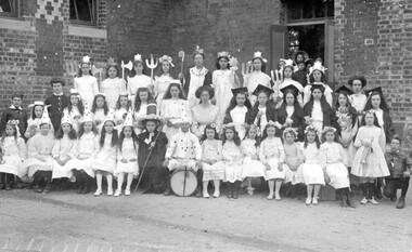 Photograph, Hornby Studios, Clunes, Linton school concert, c.1908 : Miss Barry's cantata group