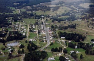 Photograph, Aerial photo of Sussex Street, Linton, 1991, 1991