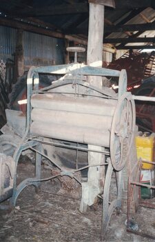 Mangle used for washing clothes.