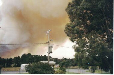 Bushfire behind a house.