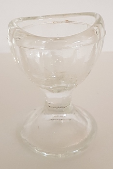 Small clear eye wash glass.