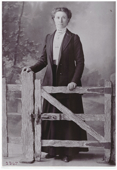 Portrait of a woman.