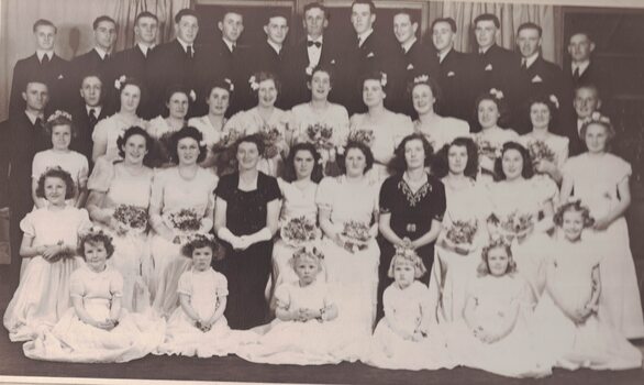 Image of a large group of debutantes and their partners.