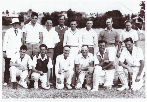 Image of a cricket team.