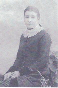 Portrait of a woman.
