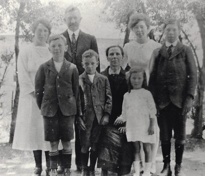 Image of a family group.