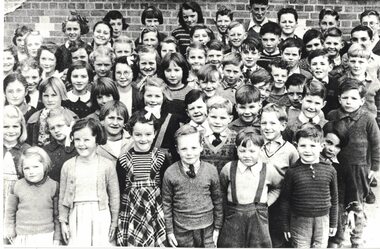 Photograph, Linton State School pupils, 1952