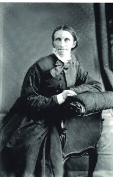 Portrait of a woman.