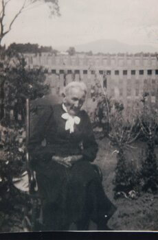 Image of a woman.
