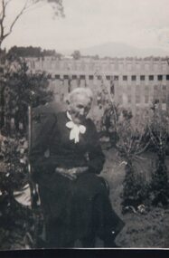 Image of a woman.