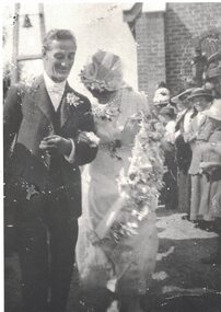 Image of a bridal couple.