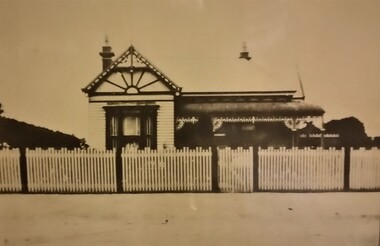 Photograph, Hymettus Cottage 1912