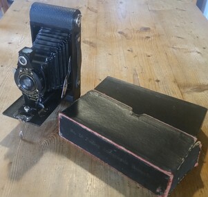 Functional object - Bellows camera & box, Kodak No2A folding autographic Brownie