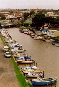 Looking inland along Mordialloc Creek