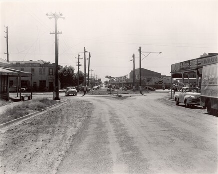 Rough roads with potholes and wide gravel shoulders running through Bentleigh East